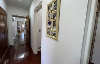 Imagem: O apartamentoe possui 4 Dormitórios, 3 Banheiros, 3 Vagas na