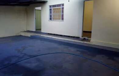 Imagem: A casa possui 3 Dormitórios, 1 Banheiro, 3 Vagas na garagem