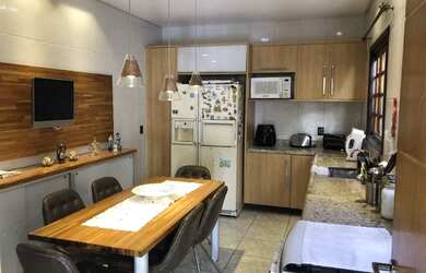 Imagem: A casa em condomínio possui 3 Dormitórios, 5 Banheiros, 2