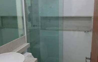 Imagem: A casa possui 2 Dormitórios, 1 Banheiro, 2 Vagas na garagem