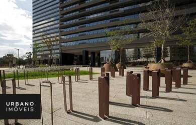 Imagem: O depósito possui 5 Vagas na garagem, 330m² de Área e está