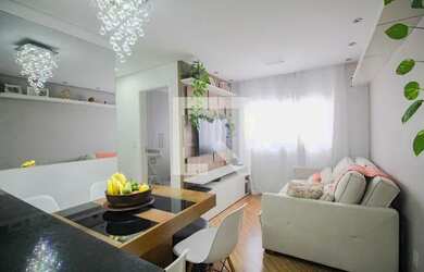 Imagem: O apartamento possui 2 Dormitórios, 1 Banheiro, 1 Vaga na garagem