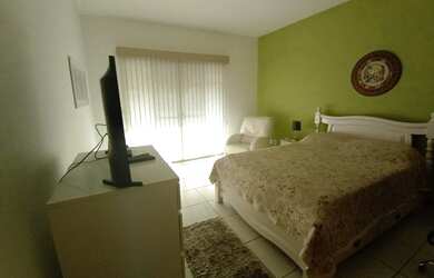 Imagem: A casa possui 3 Dormitórios, 4 Banheiros, 3 Vagas na garagem