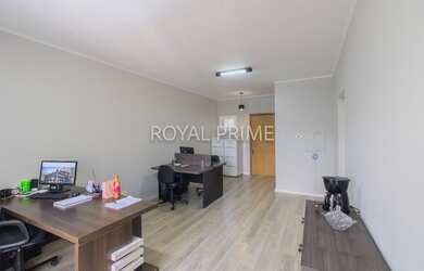 Imagem: O depósito possui 1 Vaga na garagem, 30m² de Área e está