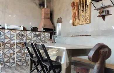 Imagem: A casa possui 3 Dormitórios, 2 Banheiros, 2 Vagas na garagem