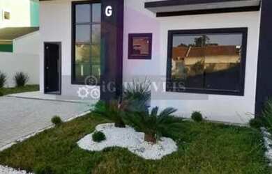 Imagem: A casa possui 3 Dormitórios, 2 Banheiros, 2 Vagas na garagem