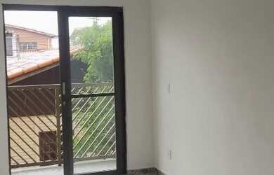 Imagem: O apartamento possui 3 Dormitórios, 1 Banheiro, 1 Vaga na garagem