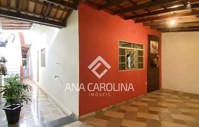 Imagem: A casa possui 5 Dormitórios, 2 Banheiros, 1 Vaga na garagem