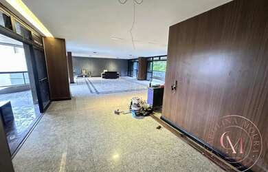 Imagem: O apartamento possui 5 Dormitórios, 5 Banheiros, 4 Vagas na