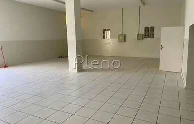 Imagem: O depósito possui 3 Vagas na garagem e 239m² de Área e está