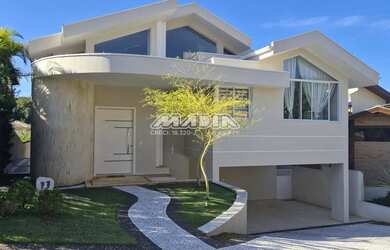 Imagem: A casa em condomínio possui 4 Dormitórios, 5 Banheiros, 2