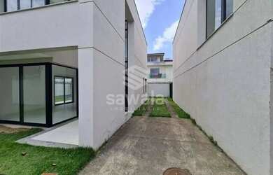 Imagem: A casa possui 3 Dormitórios, 5 Banheiros, 3 Vagas na garagem