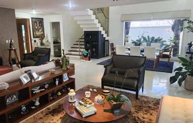 Imagem: A casa em condomínio possui 3 Dormitórios, 5 Banheiros, 4