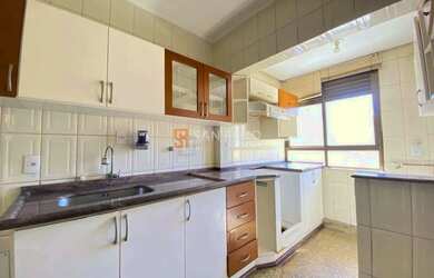 Imagem: O apartamento possui 3 Dormitórios, 1 Banheiro, 1 Vaga na garagem