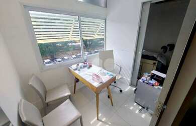 Imagem: O depósito possui 1 Vaga na garagem, 30m² de Área e está