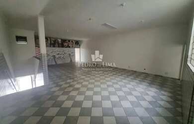 Imagem: O depósito possui 250m² de Área e está localizado em Penha