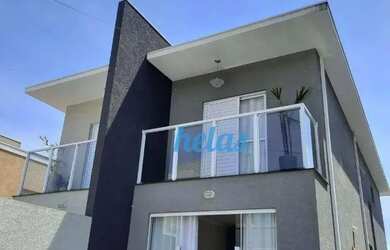 Imagem: A casa possui 3 Dormitórios, 1 Banheiro, 2 Vagas na garagem