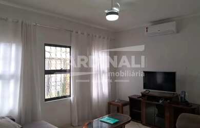 Imagem 3: Casa com ótima localização, acabamento de primeira qualidade, ao lado...