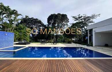 Imagem: A casa em condomínio possui 5 Dormitórios, 5 Banheiros, 5