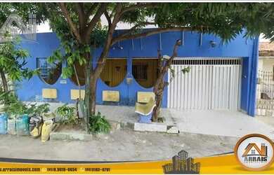 Imagem: A casa possui 4 Dormitórios, 5 Banheiros, 3 Vagas na garagem