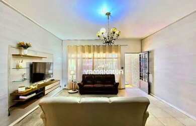 Imagem: A casa possui 4 Dormitórios, 2 Banheiros, 2 Vagas na garagem