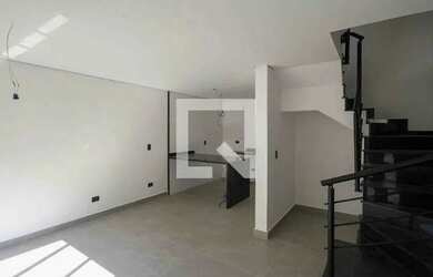 Imagem: A casa possui 2 Dormitórios, 1 Banheiro, 2 Vagas na garagem