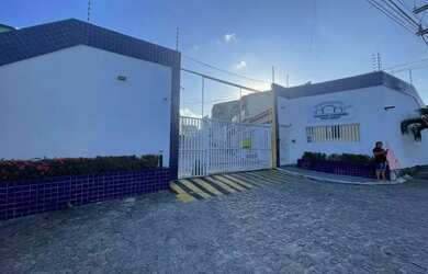 Imagem: A casa em condomínio possui 3 Dormitórios, 1 Banheiro, 1 Vaga