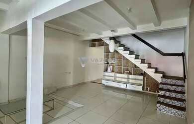 Imagem: A casa possui 3 Dormitórios, 5 Banheiros, 226m² de Área e