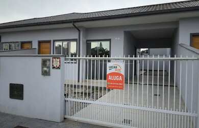 Imagem: A casa possui 2 Dormitórios, 2 Banheiros, 1 Vaga na garagem