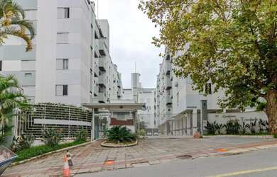 Imagem: O apartamento possui 3 Dormitórios, 1 Banheiro, 2 Vagas na