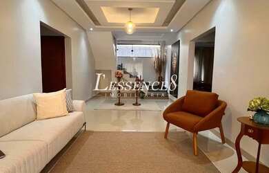 Imagem: A casa possui 3 Dormitórios, 3 Banheiros, 5 Vagas na garagem