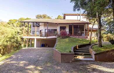 Imagem: A casa em condomínio possui 3 Dormitórios, 1 Banheiro, 5 Vagas