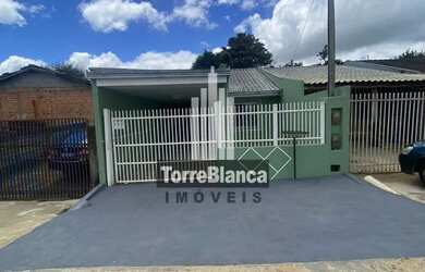 Imagem: A casa à venda possui 2 Dormitórios, 1 Banheiro, 2 Vagas na