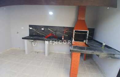 Imagem: A casa possui 2 Dormitórios, 1 Banheiro, 2 Vagas na garagem