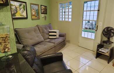 Imagem: A casa possui 1 Dormitório, 1 Banheiro, 2 Vagas na garagem