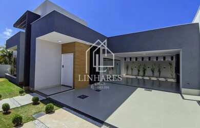 Imagem: A casa possui 2 Dormitórios, 2 Banheiros, 2 Vagas na garagem