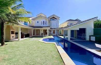 Imagem: A casa em condomínio possui 4 Dormitórios, 5 Banheiros, 2