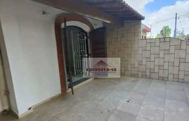 Imagem: A casa possui 3 Dormitórios, 3 Banheiros, 2 Vagas na garagem