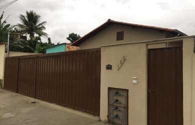 Imagem: A casa possui 2 Dormitórios, 1 Banheiro, 1 Vaga na garagem