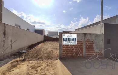 Imagem: O terreno possui 200m² de Área, Churrasqueira, Piscina e