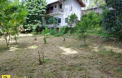 Imagem: A casa possui 4 Dormitórios, 2 Banheiros, 3 Vagas na garagem