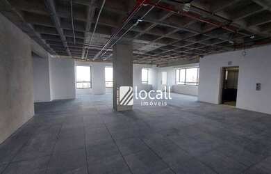 Imagem: O depósito possui 4 Vagas na garagem, 259m² de Área e está