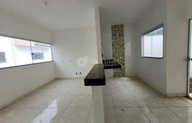 Imagem: A casa possui 2 Dormitórios, 1 Banheiro, 1 Vaga na garagem