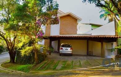 Imagem: A casa em condomínio possui 4 Dormitórios, 5 Banheiros, 3