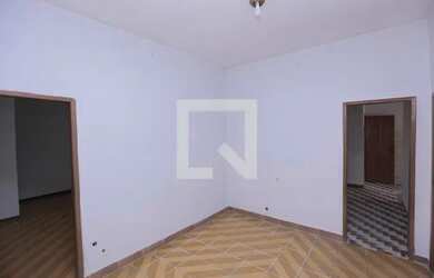 Imagem: A casa possui 3 Dormitórios, 2 Banheiros, 1 Vaga na garagem