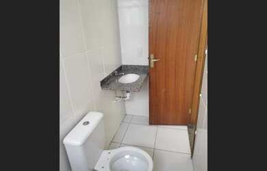 Imagem: A casa em condomínio possui 2 Dormitórios, 2 Banheiros, 1