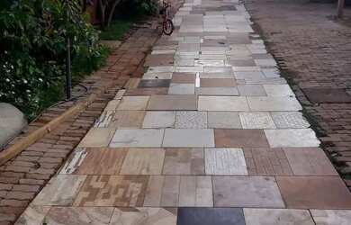 Imagem: A casa possui 2 Dormitórios, 1 Banheiro, 5 Vagas na garagem