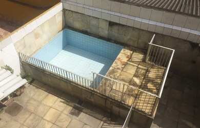 Imagem 2: Casa em vista alegre. Piscina, Churrasqueira, Varandae130m² de Área