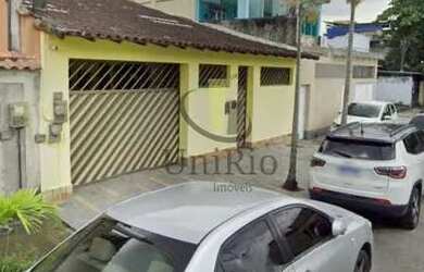 Imagem: A casa possui 3 Dormitórios, 2 Banheiros, 1 Vaga na garagem