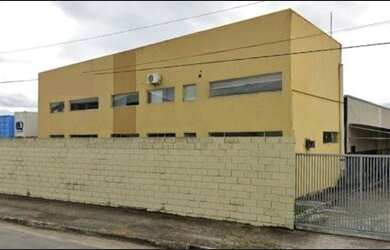 Imagem: O depósito possui 5 Vagas na garagem e 2133m² de Área e está